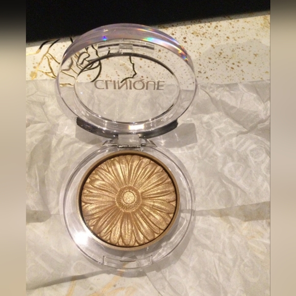 Clinique Cheek Pop Highlighter- Gold Celebration Pop - Picture 3 of 5